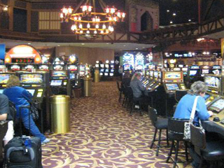 Видеопокеры и игровые автоматы в Whiskey Pete's Whiskey Pete's hotel and casino